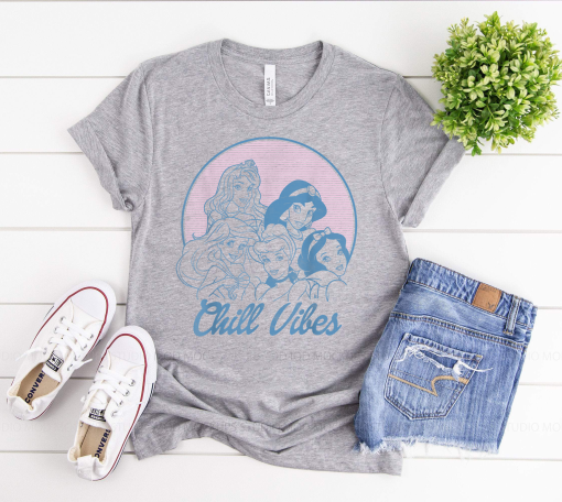 Princess Retro Shirt, Group Shot Chill Vibes T-Shirt